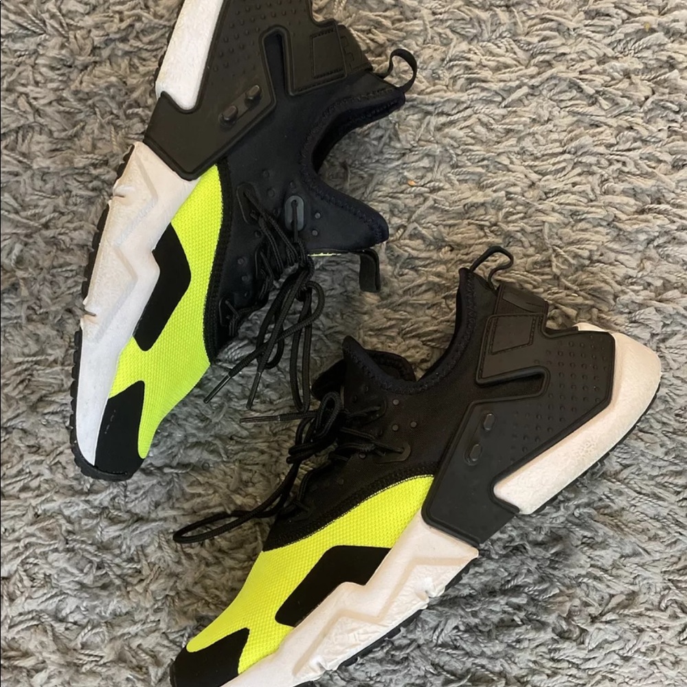 Nike Air Huarache Drift Black White Volt Men’s SZ 8 AH7334-700 Electric Green